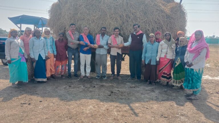 सीएम के आह्वान का असर: गौ-सेवा के लिए गौठानों में पैरादान कर रहे है किसान..