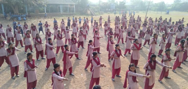 रायखेड़ा विद्यालय में बालिकाओं को आत्मनिर्भर बनाने, दिया गया रानी लक्ष्मीबाई आत्मरक्षा प्रशिक्षण