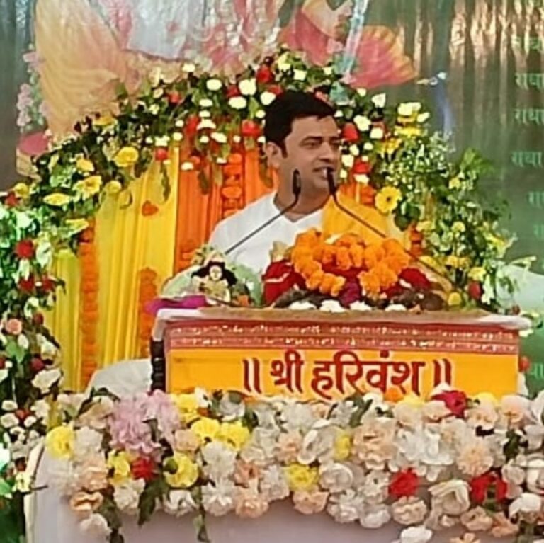 दशहरा मैदान नेवरा में चल रही भागवत कथा का चौथा दिन.. -श्रीमद् भागवत कथा में समुद्र मंथन और भगवान के वामन अवतार की कथा सुन निहाल हुए भक्त.. कृष्ण के जन्म उत्सव पर नाचते रहे श्रोता
