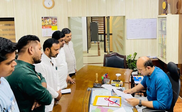 गायक अरिजीत सिंह के कार्यक्रम का विरोध, कलेक्टर को सौंपा ज्ञापन