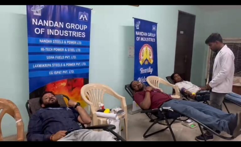 रक्त दान शिविर ; तीन संयंत्र कर्मचारियों एवं अधिकारियों ने किया रक्तदान