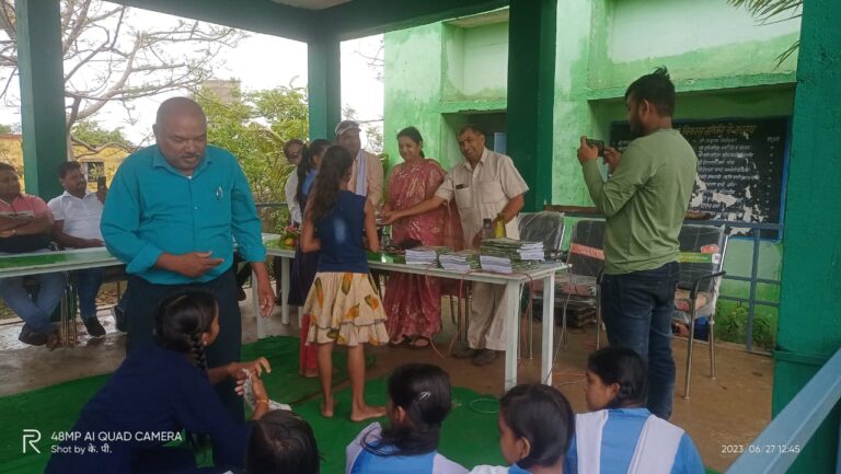 tilda शा.उ.मा.वि सतभावा में शाला प्रवेशोत्सव:शिक्षा सभी के जीवन में बहुत महत्वपूर्ण भूमिका निभाती है,छाया वर्मा