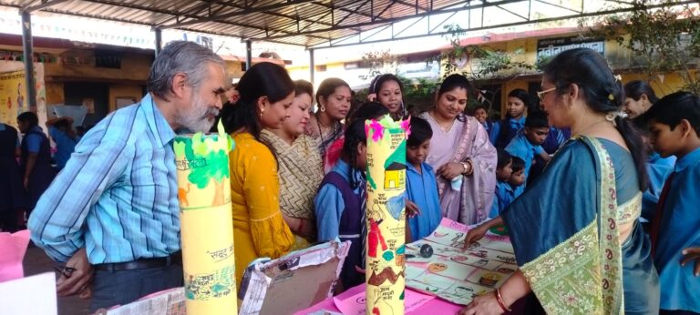 अंतर्राष्ट्रीय विज्ञान दिवस: कबाड़ से ‘जुगाड़ विज्ञान प्रदर्शनी’ में छात्र-छात्राओं ने दिखाई प्रतिभा,