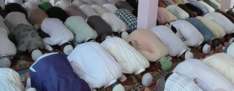 रमजान का तीसरा जुमा:मस्जिदों में उमड़ी नमाजियों की भीड़, देश की तरक्की की दुआ की