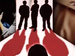 होली खेलने आई युवती के साथ दरिंदगी! कमरे में ले जाकरकिया गैंगरेप